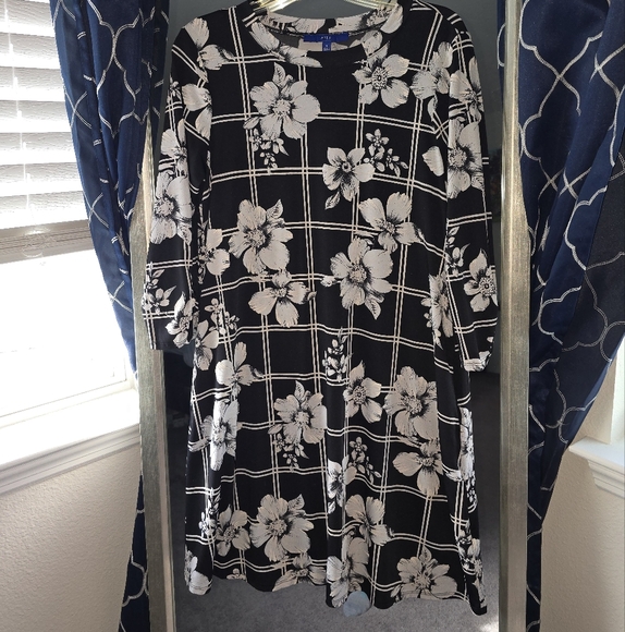 Black and White Floral Dress - Picture 1 of 3